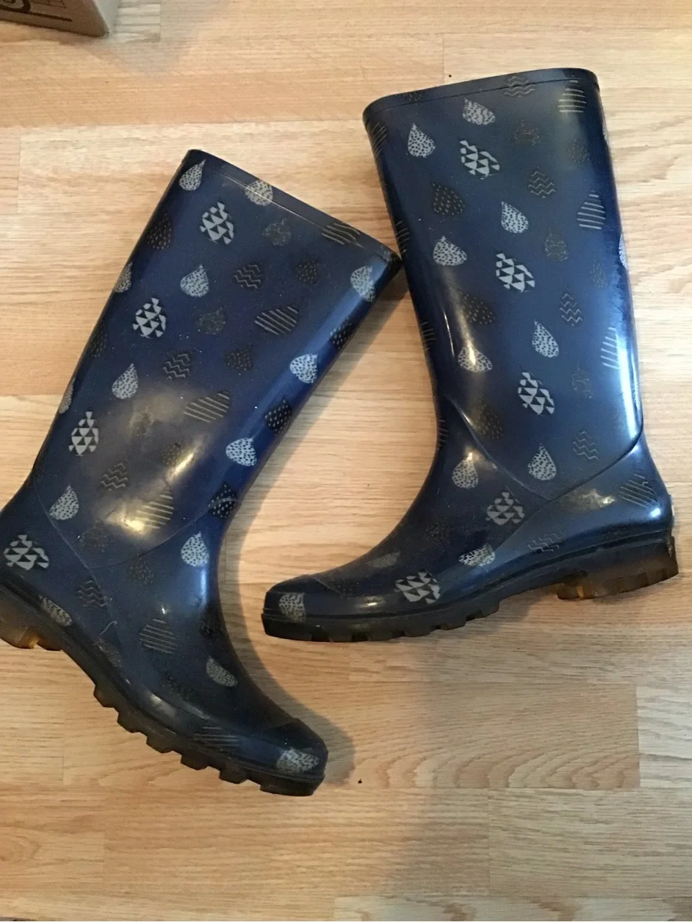 Toms Navy Rain Boots with Teardrop Pattern